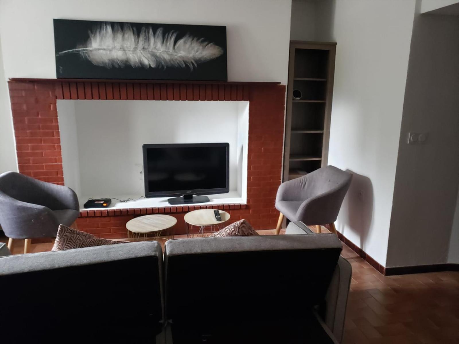 Chambres Meublees Et Spacieuses LʼIsle-Jourdain Extérieur photo