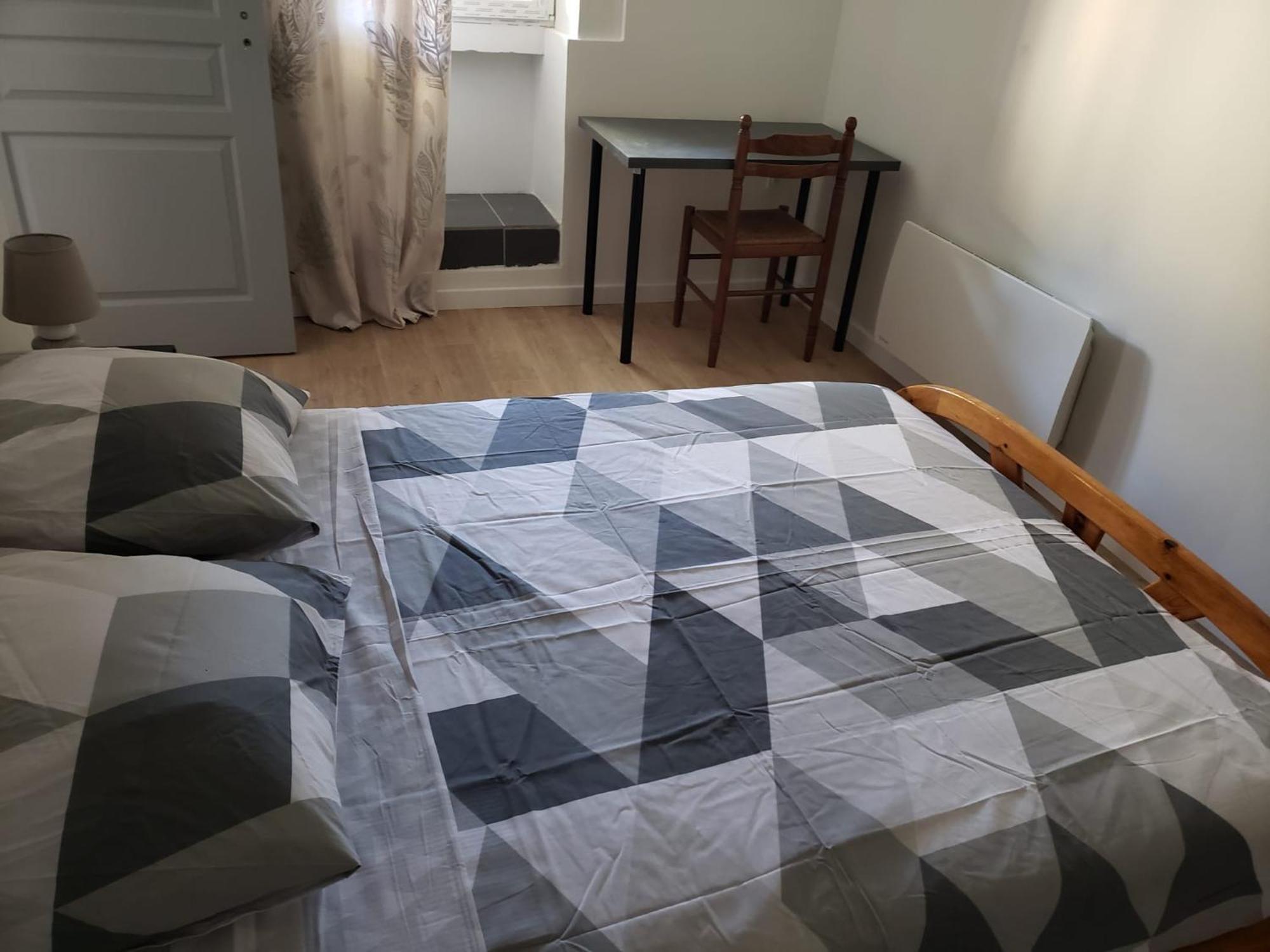 Chambres Meublees Et Spacieuses LʼIsle-Jourdain Extérieur photo